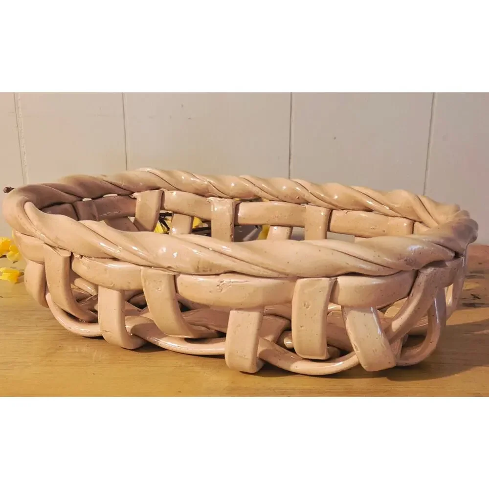 VTG Twisted/Overlapping Ceramic/Pottery Bread Or Fruit Bowl